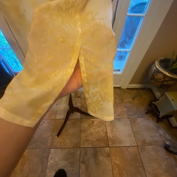 ESCADA YELLOW FLORAL BUTTON DOWN SILK TOP SIZE 44 - Picture 5 of 7